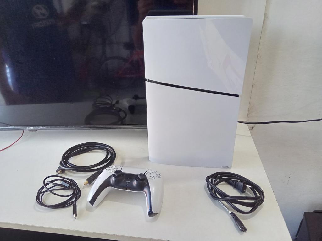 Juego Electronico Ps5 Marca Sony Modelo Cfi-2015 Disco Duro 1.000 Gb Con Control Sin Caja Usado En Buen Estado Acc ControlCable PowerHdmiCable Usb