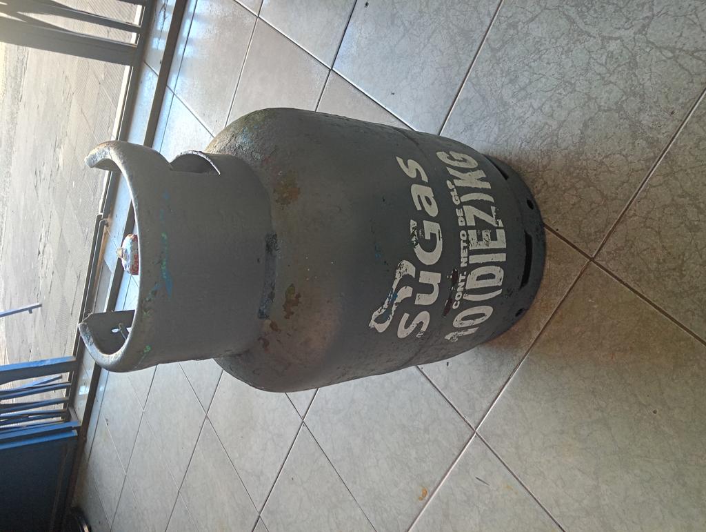 Garrafa Cap 10 Kg. Marca Sugas Usado En Buen Estado Color Gris Acc No Tiene