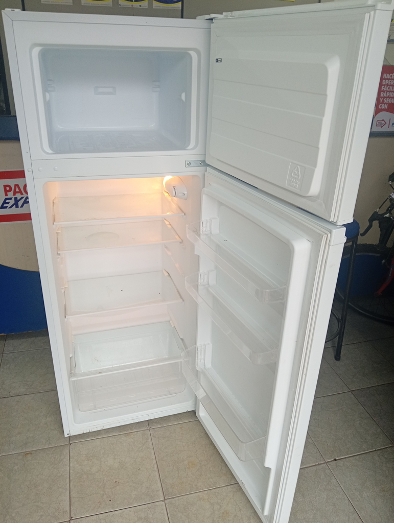 Foto 2 de Heladera Marca Midea De 2 Puerta Aprox. De 300lts Modelo Mdrt294fgg01 Usado En Buen Estado Litros 294 Acc 4 BandejasVerdulera3 Portalatas
