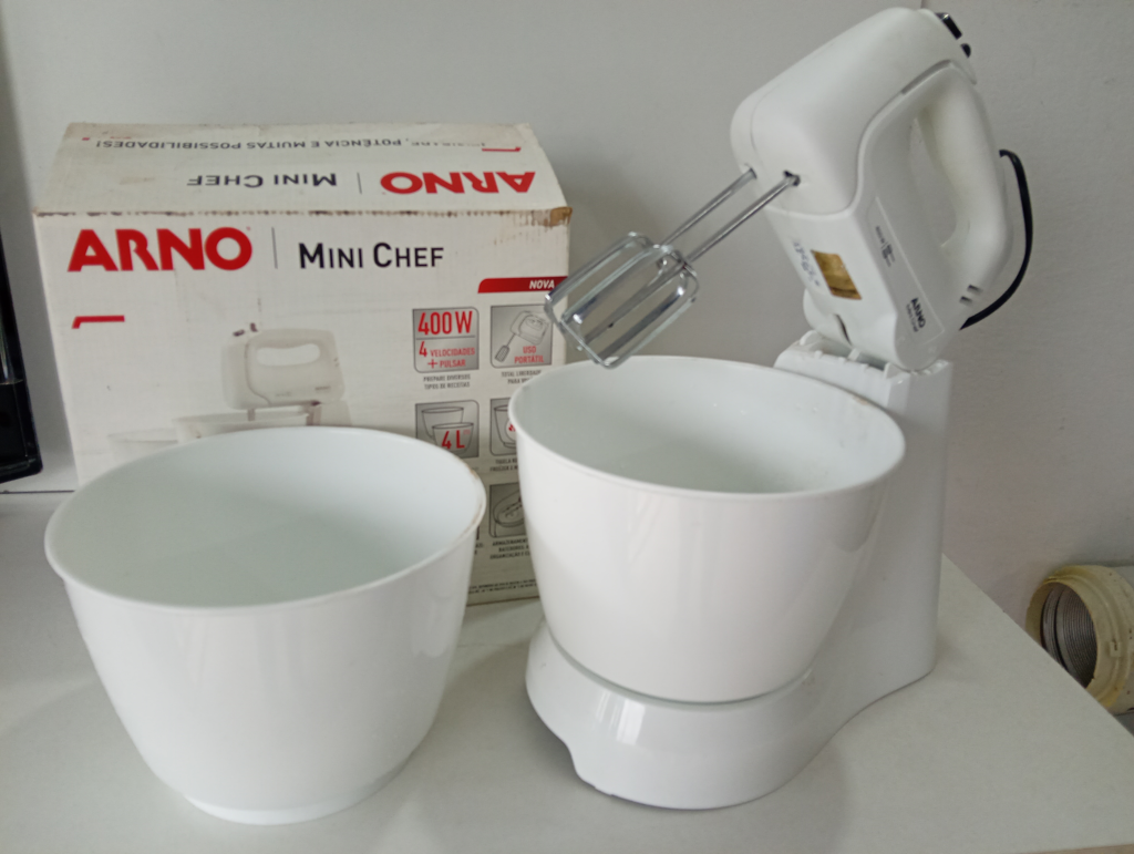 Batidora Marca Arno Modelo Hm10 Usado En Buen Estado Acc Un Par De Batidor 2 RecipientesEn Caja