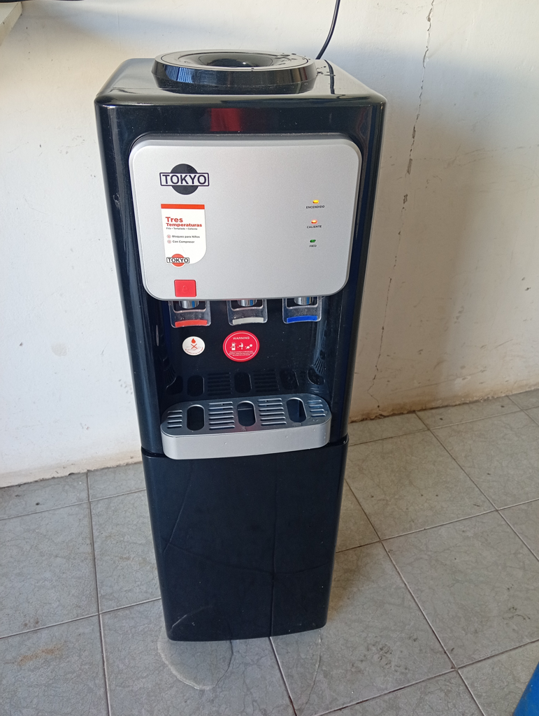 Bebedero Marca Tokyo Modelo Edtbyokneg Usado En Buen Estado Acc Con Heladerita
