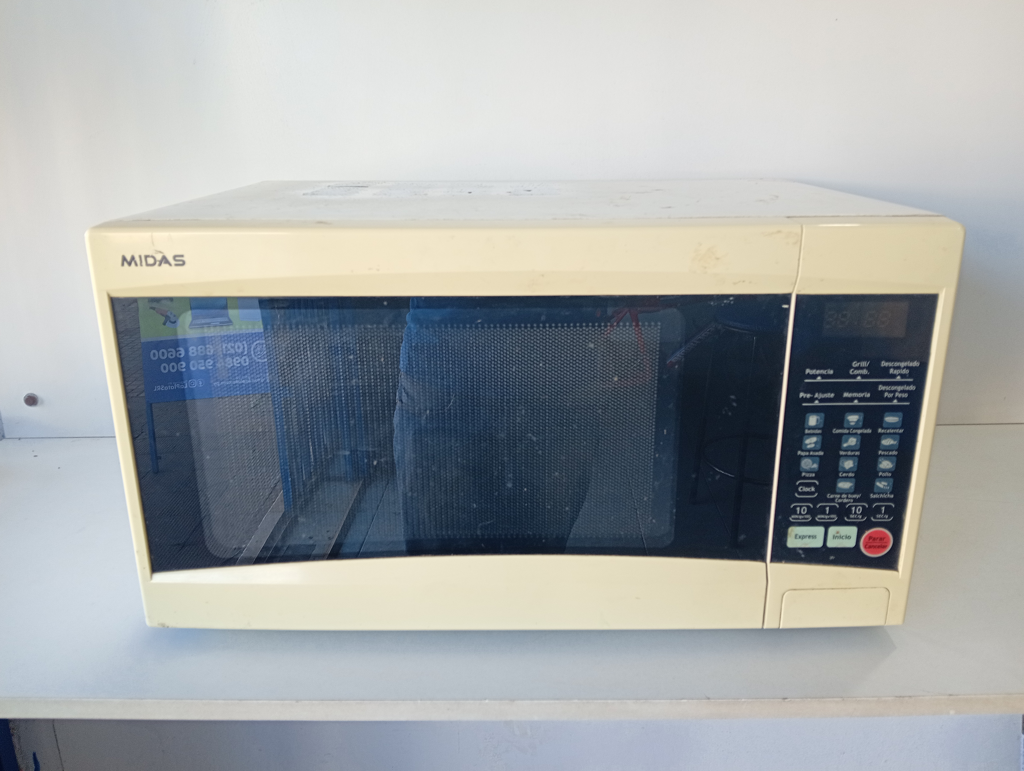 Microondas Marca Midas De 30 Lts Modelo Md-Mo3.D2 Usado Con Desgaste Acc No Tiene