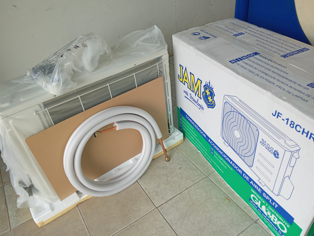 Foto 3 de Aire Acondicionado Tipo Split Marca Jam Potencia Btu 18.000 Con Kit Instalacion Con Control Modelo Jf-18chrn1 Nuevo Sin Uso Con Caja Acc No Tiene