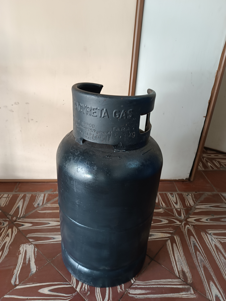 Garrafa Cap 10 Kg. Marca Yacyreta Usado En Buen Estado Color Negro Acc S/A