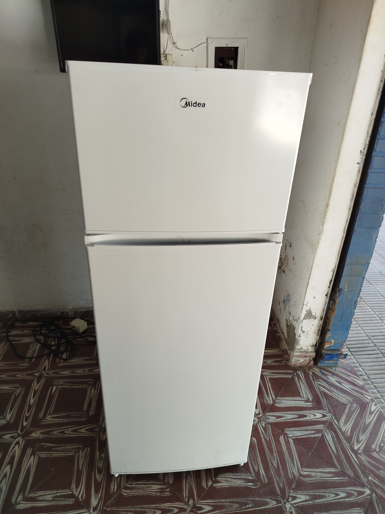 Heladera Marca Midea Modelo Mdrt294fgg01 Usado En Buen Estado Litros 300 Acc 812410Separadores Porta Vasos Luz Interna