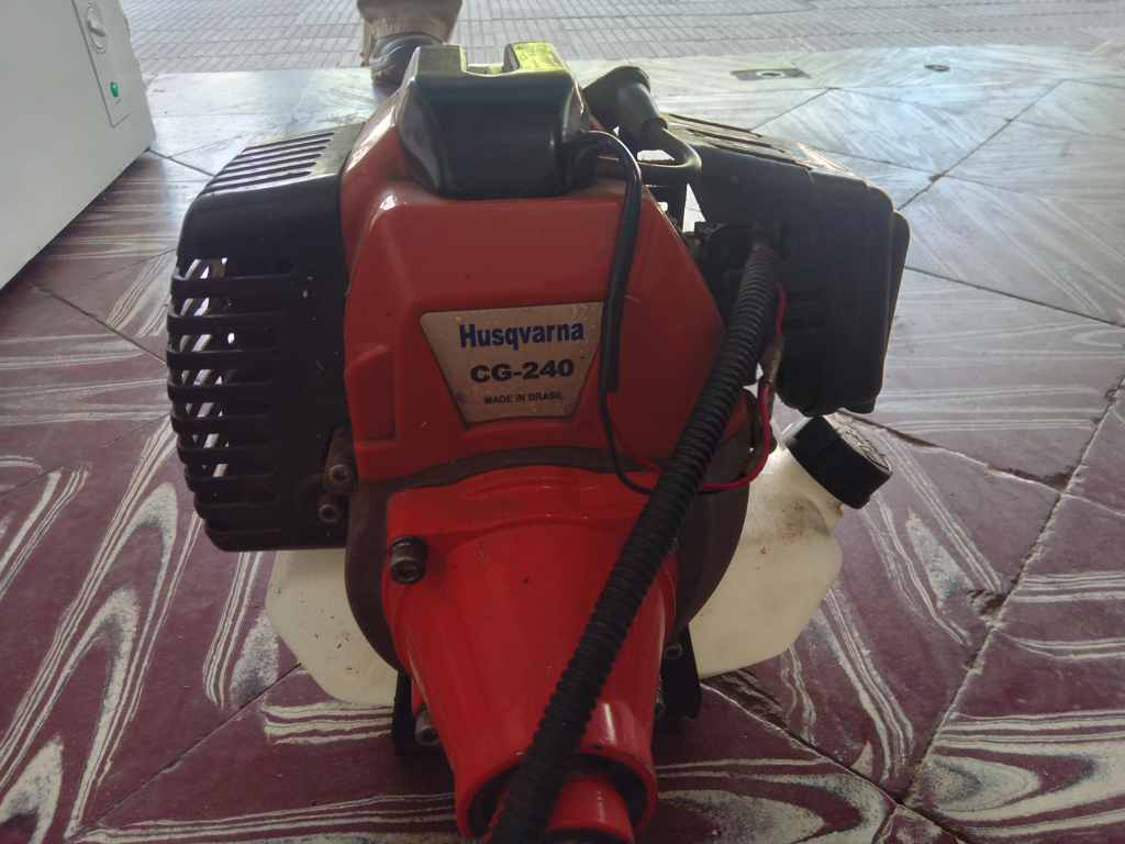Foto 2 de Desmalezadora Marca Husqvarna Modelo Cg-240 Usado En Buen Estado Original No Acc Naylon Cabezal Protector