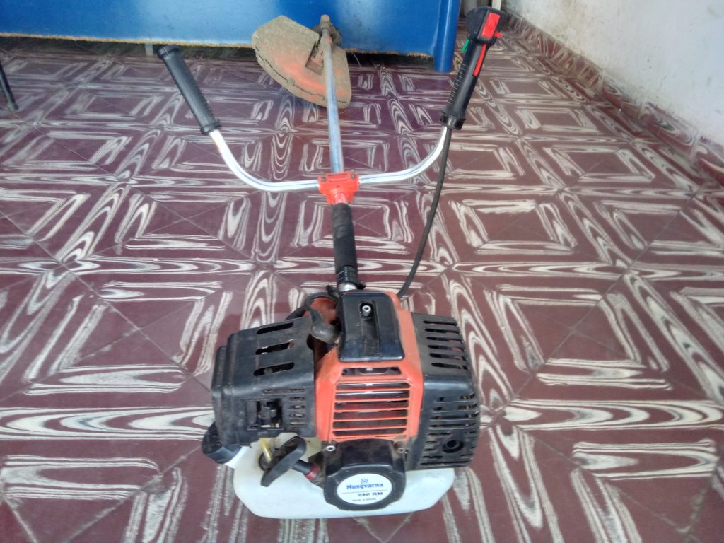 Foto 3 de Desmalezadora Marca Husqvarna Modelo Cg-240 Usado En Buen Estado Original No Acc Naylon Cabezal Protector