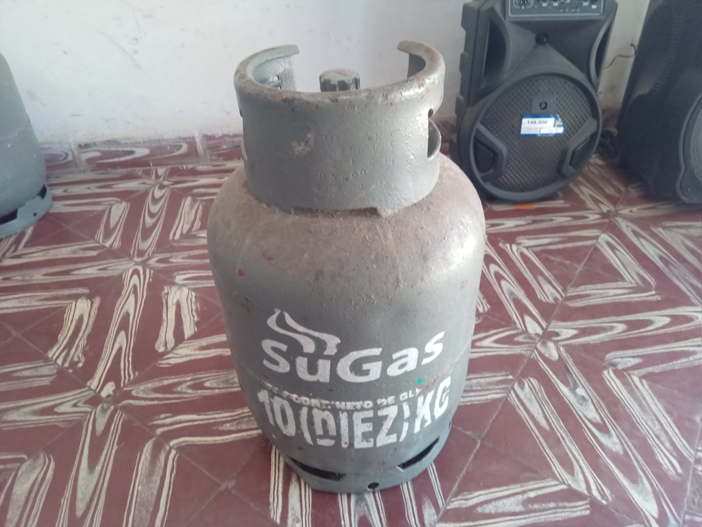 Garrafa Cap 10 Kg. Marca Su Gas Usado En Buen Estado Color Gris Acc S/A