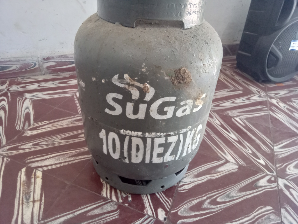 Garrafa Cap 10 Kg. Marca Su Gas Usado En Buen Estado Color Gris Acc S/A