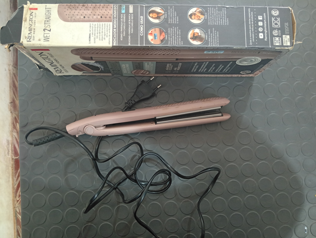 Foto 3 de Planchita Para Cabello Marca Remington Modelo Wed2straight Usado En Buen Estado Acc No