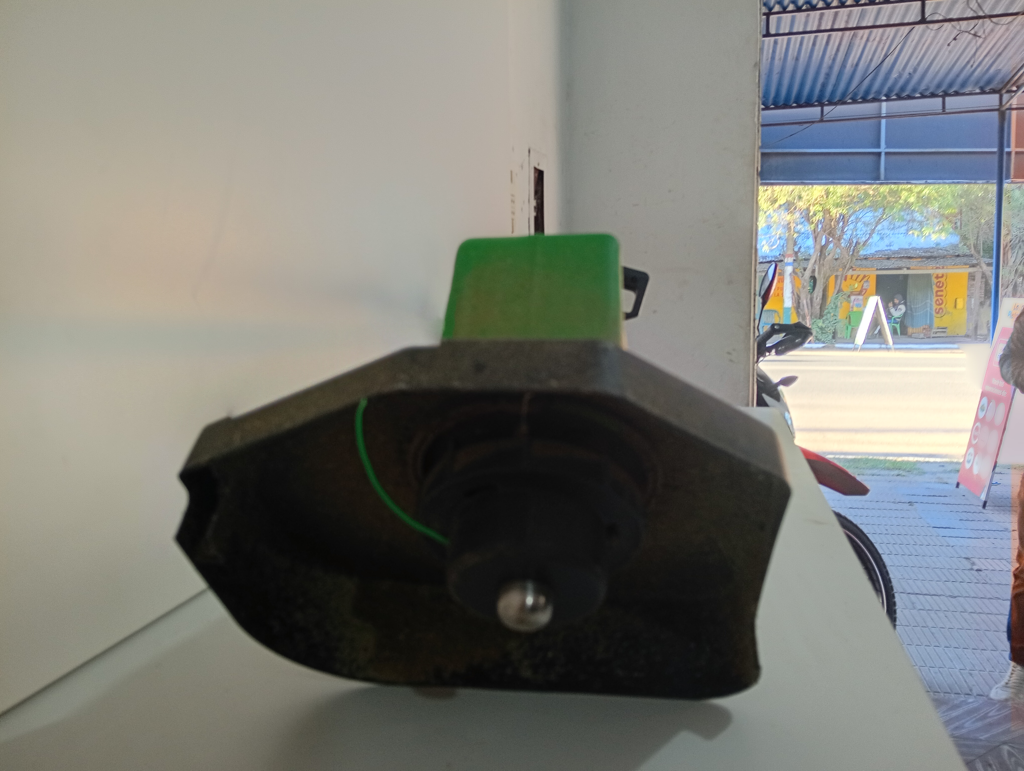 Foto 2 de Bordeadora De Cesped Marca Traap Modelo Turbo Master Usado En Buen Estado Acc Cabezal Con Nilon Protector