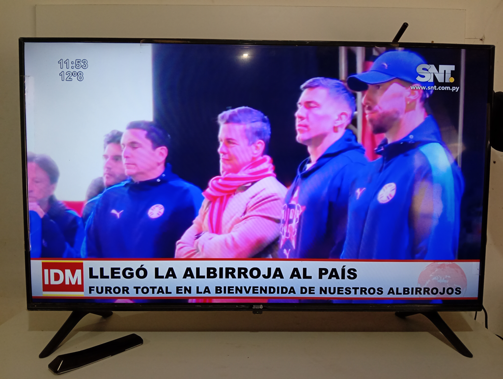 Televisor Led Smart De 50 '' Marca Jam Modelo Sk50u20 Nro Con Control Usado En Buen Estado Acc Par De PatitasAntena Pila