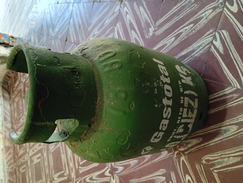 Garrafa Cap 10 Kg. Marca Gas Total Nro Usado En Buen Estado Color Verde Acc No Tiene