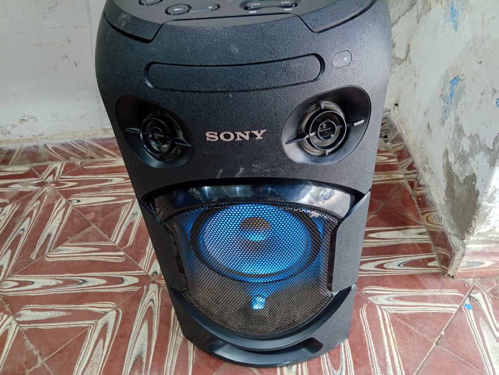 Parlante Portatil Marca Sony Modelo Mhc-V21d Usado En Buen Estado Con Sin Acc Acc Cable Power