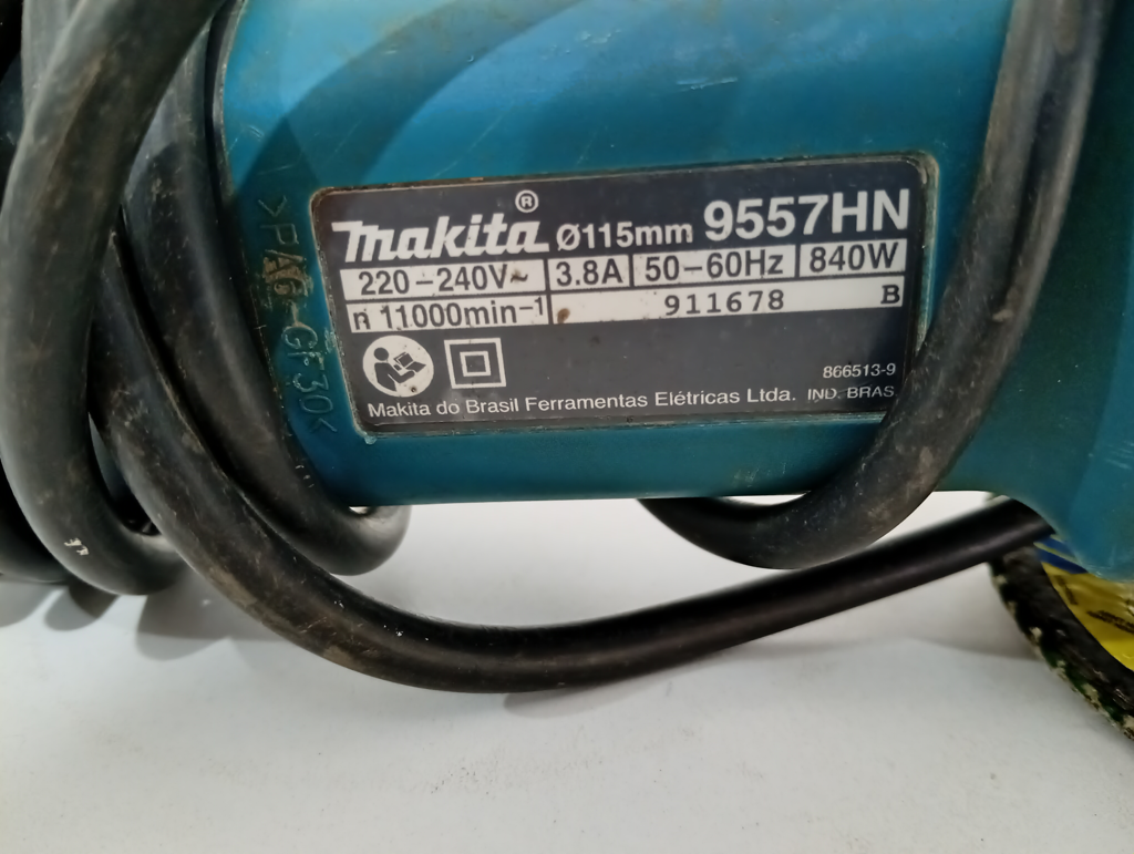 Foto 3 de Pulidora Marca Makita Modelo 9557hn Tamaño Pequeño Usado En Buen Estado Acc Mango De AgarreDisco