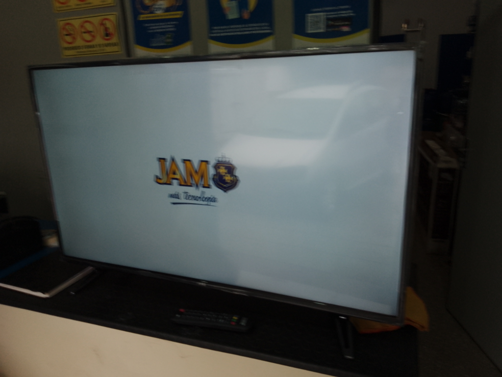 Televisor Led Convencional De 43 '' Marca Jam Modelo Ja43fhd218 Usado En Buen Estado Con Control Sin Caja Acc Cable PowerPatitas De PedestalEntradas HdmiUsbAv