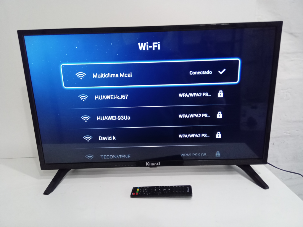 Televisor Led Smart De 32 '' Marca Kiland Modelo Smartkld32 Con Control Usado En Buen Estado Acc Con Patitas