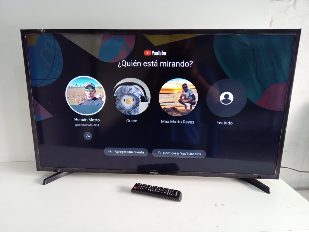Televisor Led Smart De 40 '' Marca Samsung Modelo Un40j5290ag Con Control Usado En Buen Estado Acc PatitasControl Sin Patita