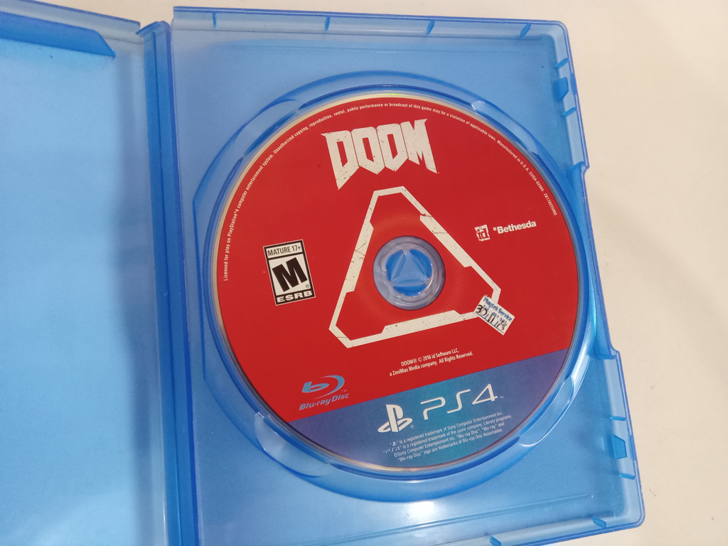 Foto 2 de Discos De Juegos Para Ps4 Para Play 4 Título Doom Usado En Buen Estado Con Caja Acc No Tiene