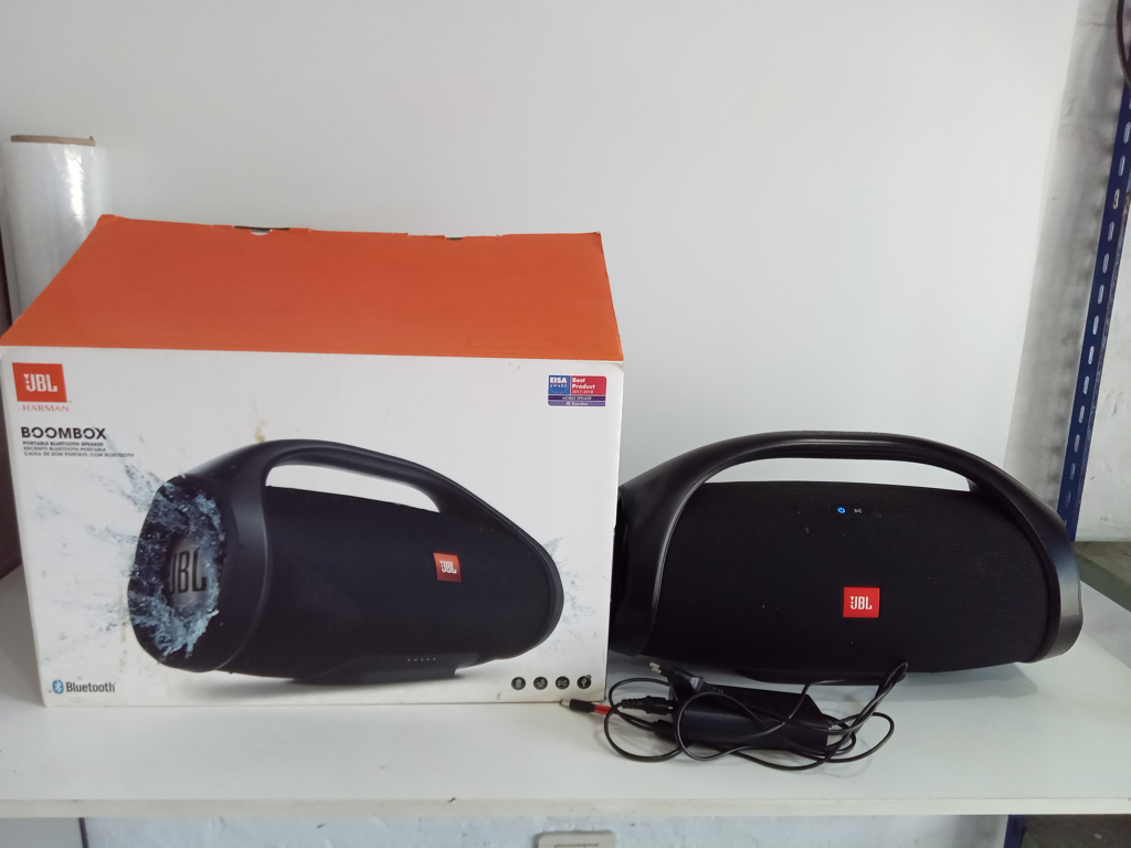 Parlante Portatil Marca Jbl Modelo Boombox Usado En Buen Estado Con Caja Acc Cargador
