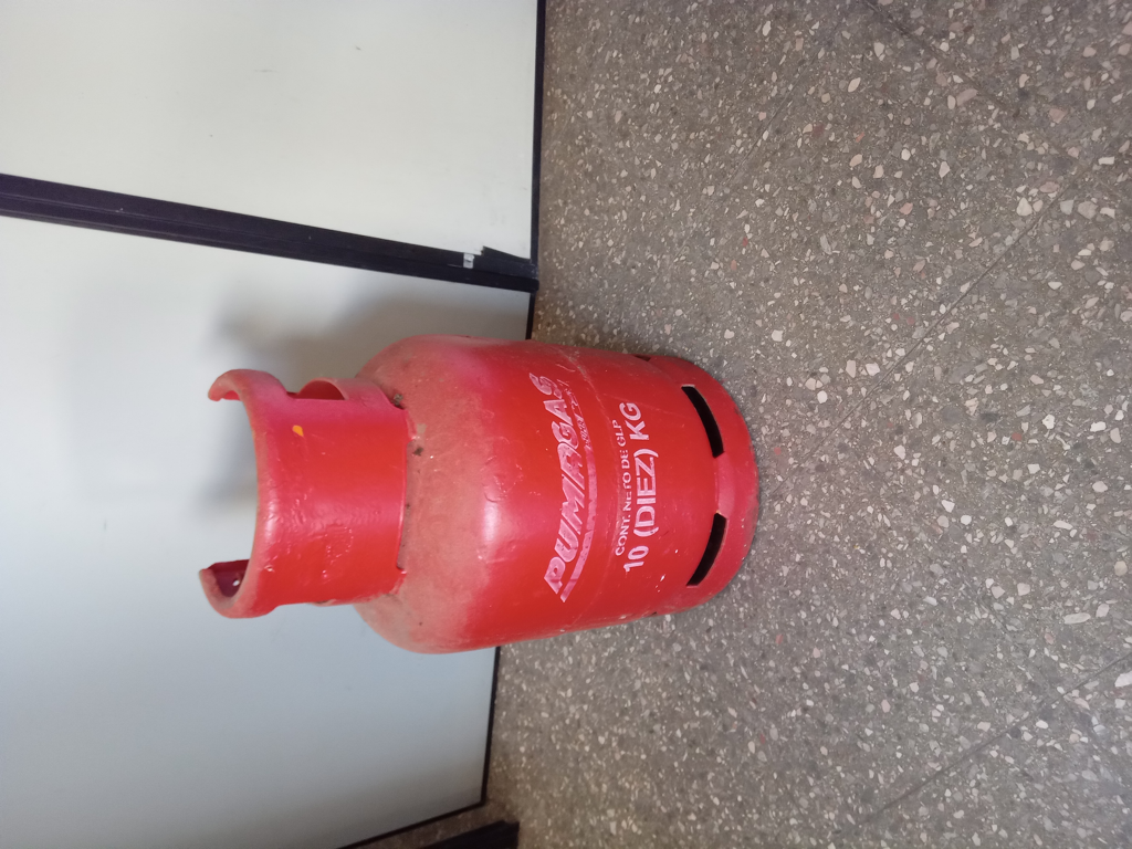 Garrafa Cap 10 Kg. Marca Pumagas Usado En Buen Estado Color Rojo Acc No Tiene