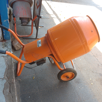 Mezcladora De Cemento Marca No Tiene Modelo No Tiene Usado En Buen Estado Acc Con Motor De Doble Bobina