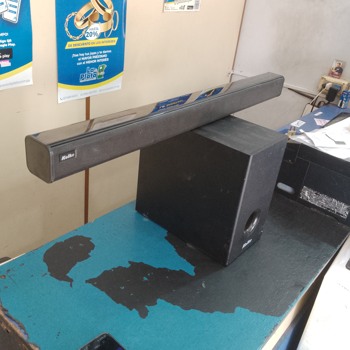 Barra De Sonido Marca Kolke Modelo Kpe-400 Usado En Buen Estado Con Con Cable Rsa Acc: Sin Control Con 1 Woofer Con Bluettoh Radio Usb Aux Comentario: Todo En Caja
