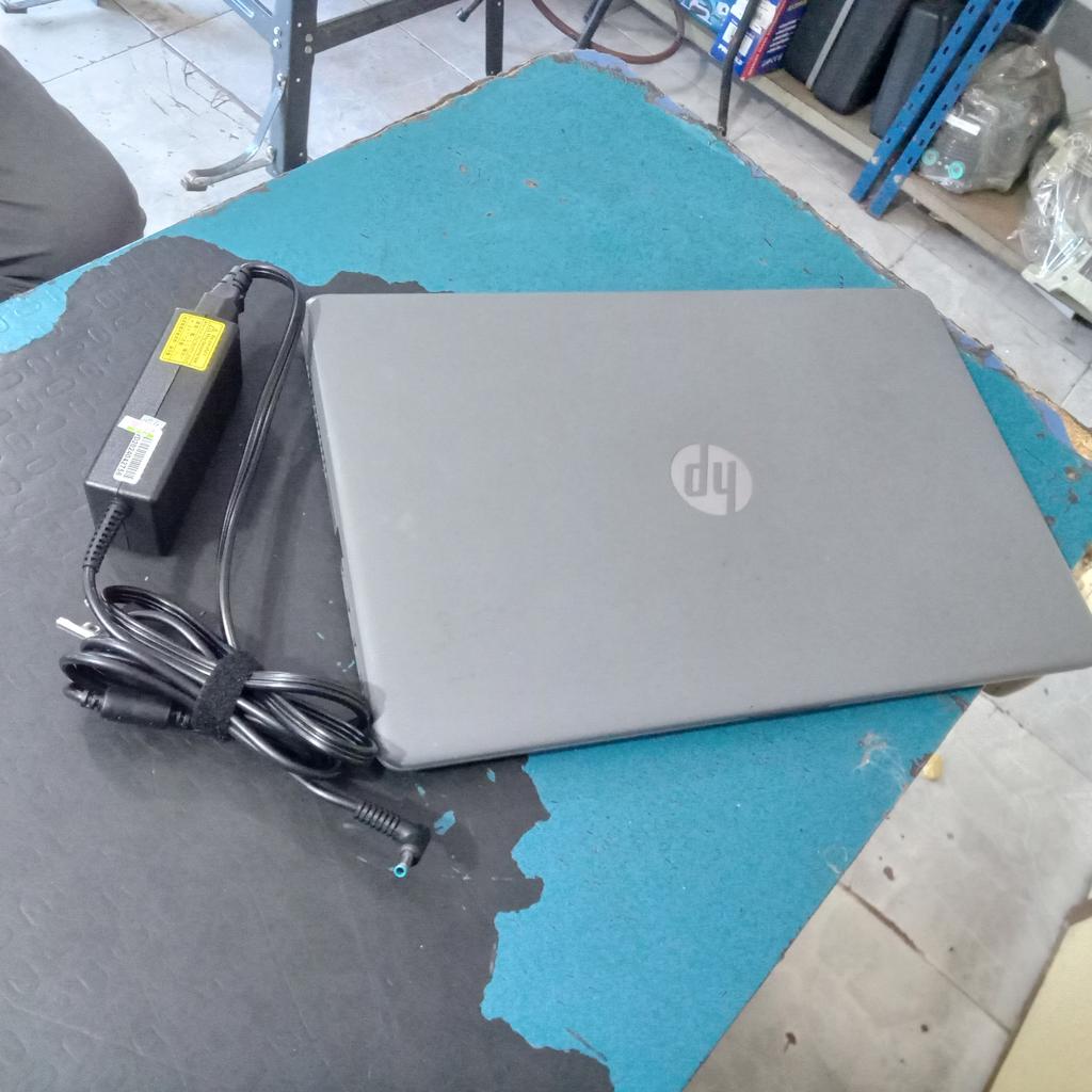 Foto 2 de Notebook Marca Hp Modelo 15-Bs102cl Procesador Intelcore I7-8550u 2.00 Ghz Memoria Ram 12 Gb Disco Duro 500 Gb Generacion 8 Acc Con Teclado Numerico Con Entrada Hdmi Usb Wifi