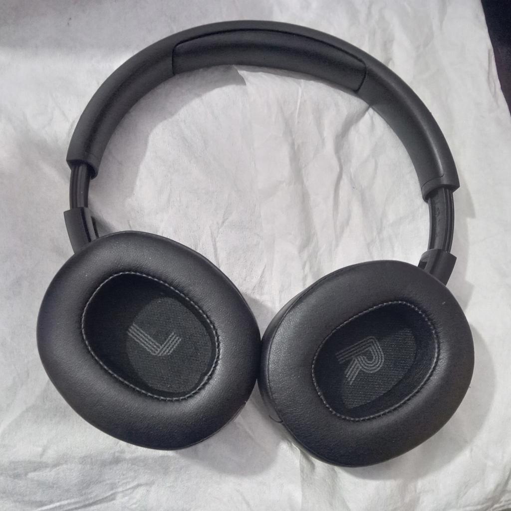 Foto 2 de Auricular Marca Jbl Original Modelo Tune 720 Bt Usado En Buen Estado Con Con Cable Usb Cable Auxiliar Acc En Caja