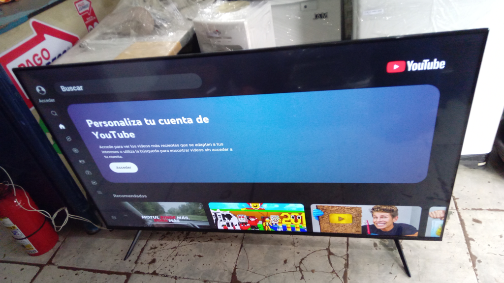 Televisor Led Smart De 65 '' Marca Samsung Modelo Un65au7090g Con Control Usado En Buen Estado Acc Cable Power Patita