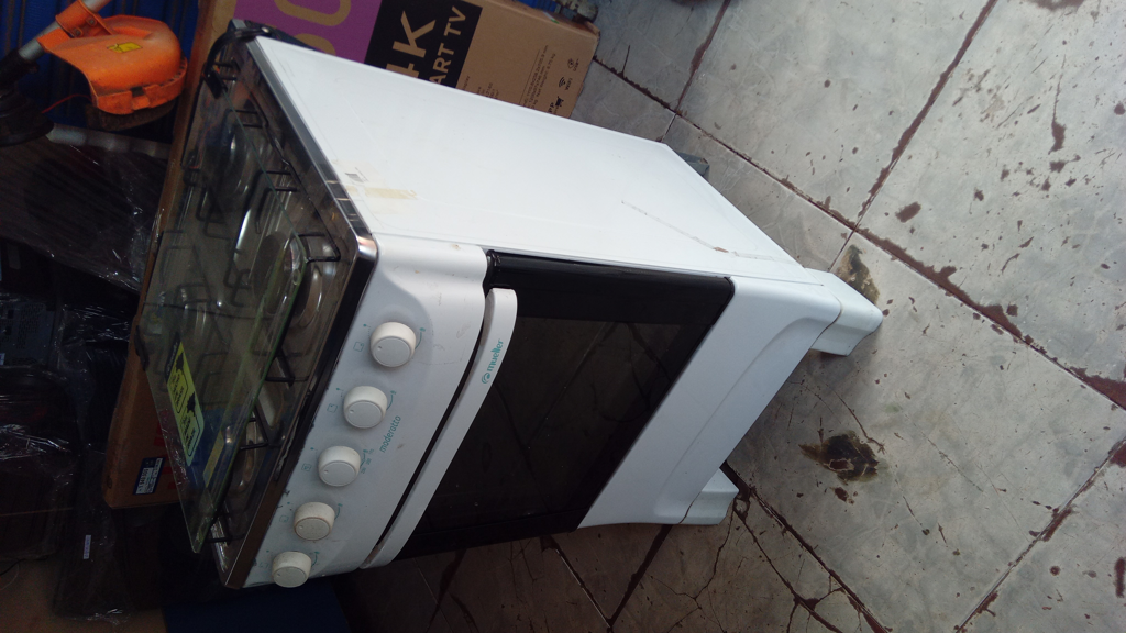 Foto 3 de Cocina A Gas Marca Mueller Modelo Moderatto Blan Usado En Buen Estado Acc 4 Hornallas Horno Tapade Vidrio