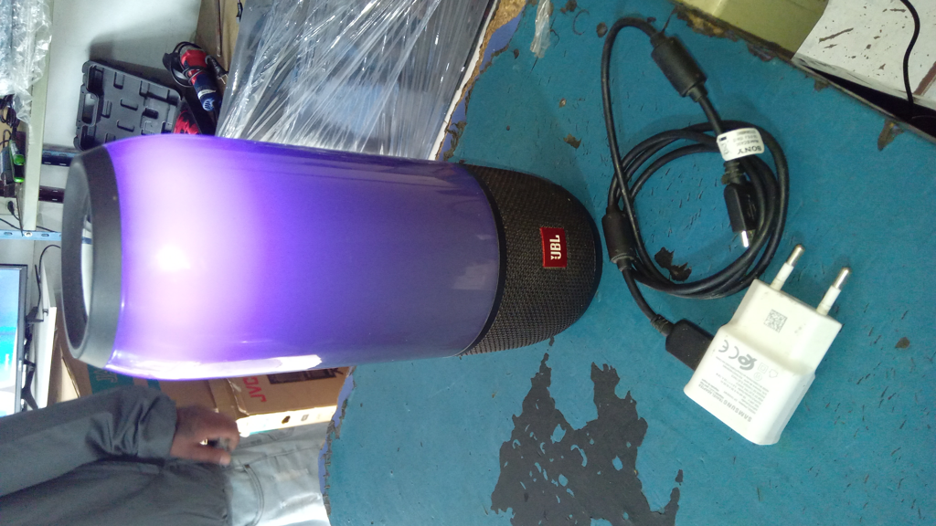 Parlante Portatil Marca Jbl Modelo Pulse 3 Usado En Buen Estado Con No Tiene Acc Cargdador No Original