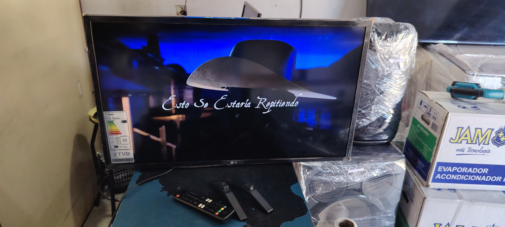 Televisor Led Smart De 32 '' Marca Lg Modelo 32lq630bpsa Con Control Usado En Buen Estado Acc Cable Power Patita Sin Tornillos
