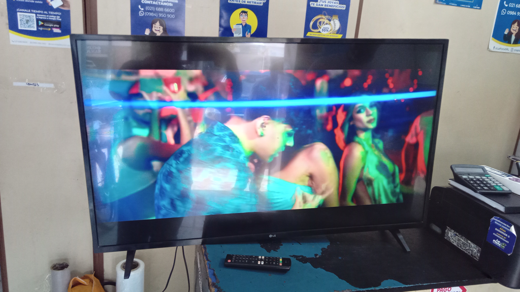Televisor Led Smart De 43 '' Marca Lg Modelo 43up7500psf Con Control Usado En Buen Estado Acc Cable Power Patitas