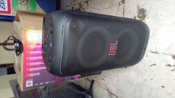 Parlante Portatil Marca Jbl Modelo Partyboox Stage 320 Usado En Buen Estado Con No Tiene Acc 1 Bateria Cable Power Manija Par De Rueditas