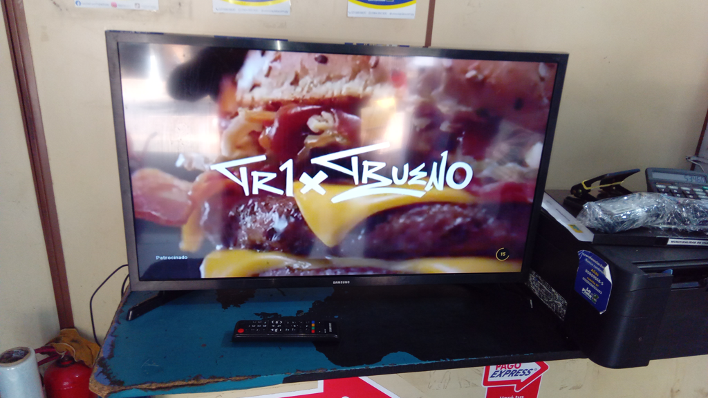 Televisor Led Smart De 32 '' Marca Samsung Modelo Un32j4290ag Con Control Usado En Buen Estado Acc Transformadora Antena