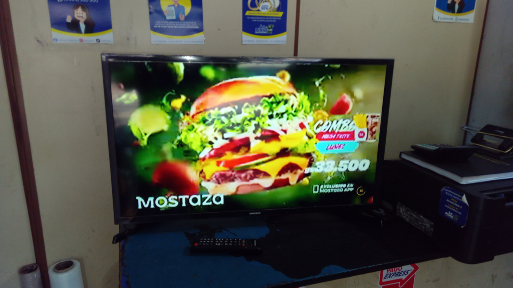 Televisor Led Smart De 32 '' Marca Samsung Modelo Un32j4290agxp Con Control Usado En Buen Estado Acc Cable Power