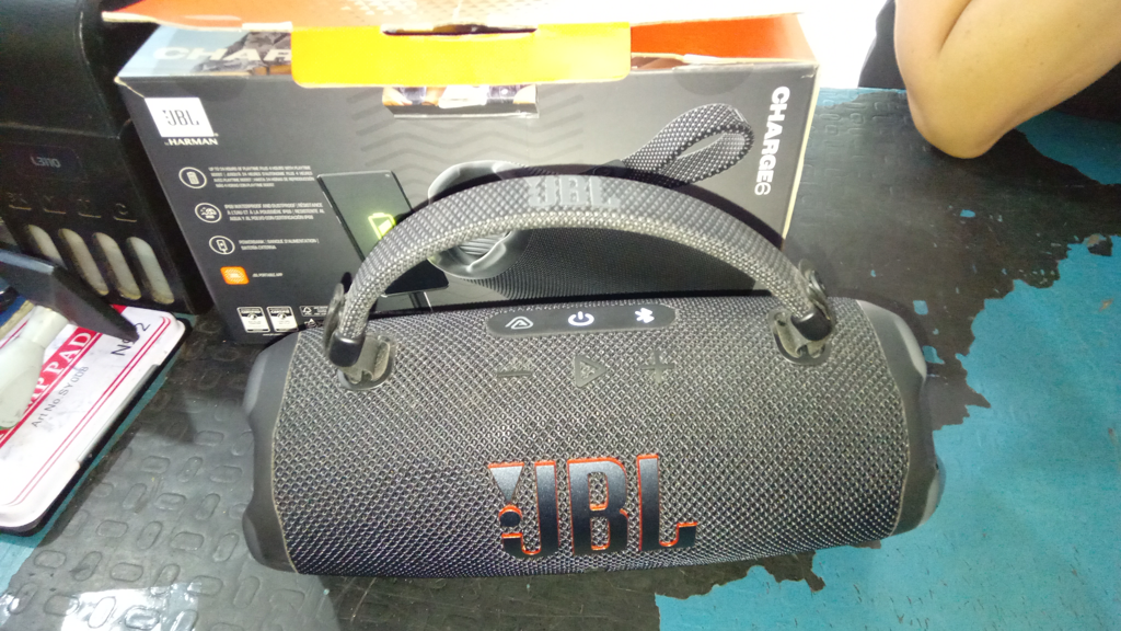 Parlante Portatil Marca Jbl Modelo Charge 6 Usado En Buen Estado Con No Tiene Acc Manija