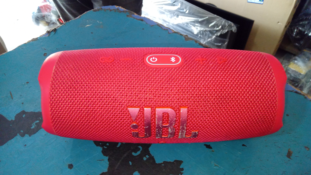 Parlante Portatil Marca Jbl Modelo Chrage 5 Usado En Buen Estado Con No Tiene Acc No Tiene