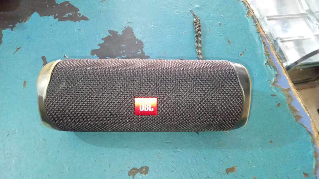 Parlante Portatil Marca Jbl Modelo Flip 50 Usado En Buen Estado Con No Tiene Acc No Tiene
