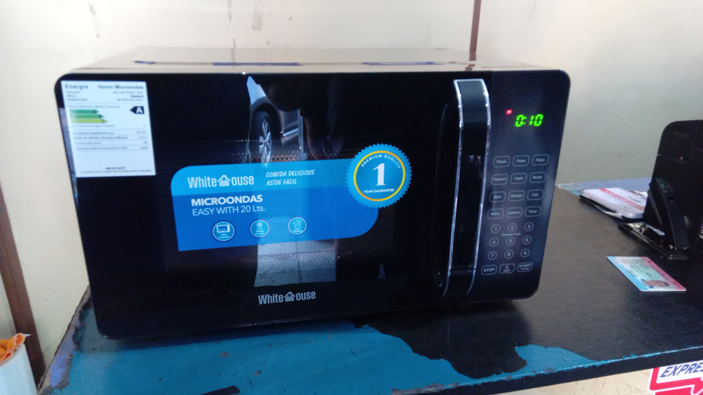 Microondas Marca White-Westinghouse Modelo Wh-M07 Nuevo Sin Uso Acc Plato