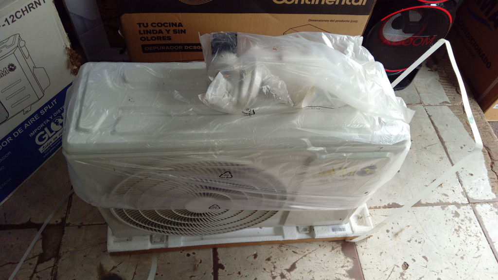 Foto 3 de Aire Acondicionado Tipo Split Marca Jam Potencia Btu 12.000 Con Kit Instalacion Con Control Modelo Jf-12chrn1 Nuevo Sin Uso Con Caja Acc No Tiene
