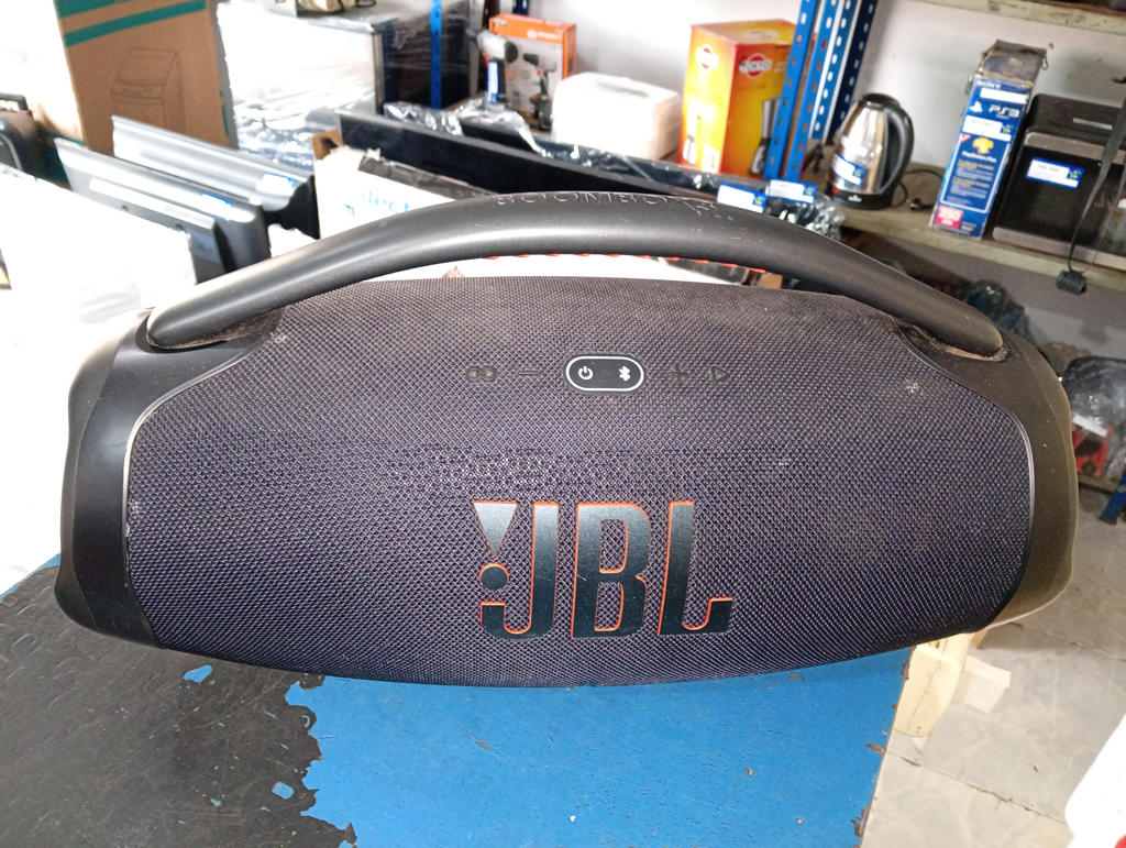 Parlante Portatil Marca Jbl Modelo Boombox 2 Usado En Buen Estado Con No Tiene Acc No Tiene