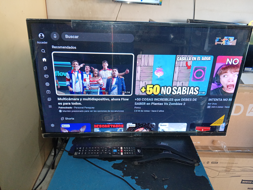 Televisor Led Smart De 32 '' Marca Jvc Modelo Lt32n750ua Con Control Usado En Buen Estado Acc Patitas Con4 Tornillos
