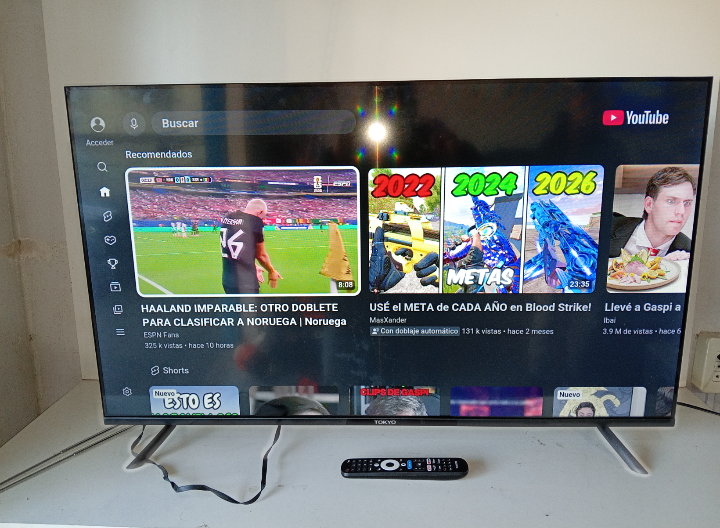 Televisor Led Smart De 43 '' Marca Tokyo Modelo Tvtokff43g5 Con Control Usado En Buen Estado Acc Cable Power Patitas