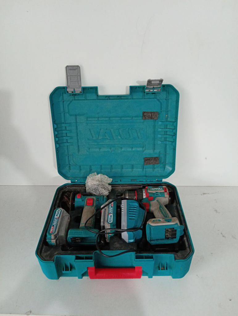 Juego De Herramientas Marca Total Modelo No Tiene Usado En Buen Estado Con No Tiene Acc Taladro Mod. Tagli7601 Amoladora Mod.2 Baterias Cargador 4 Discos ProtectorMaletin