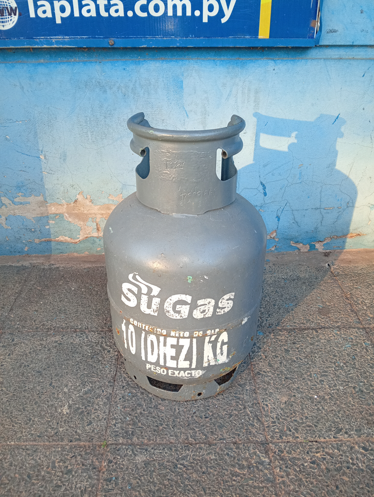Garrafa Cap 10 Kg. Marca Sugas Usado En Buen Estado Color Gris Acc No Tiene