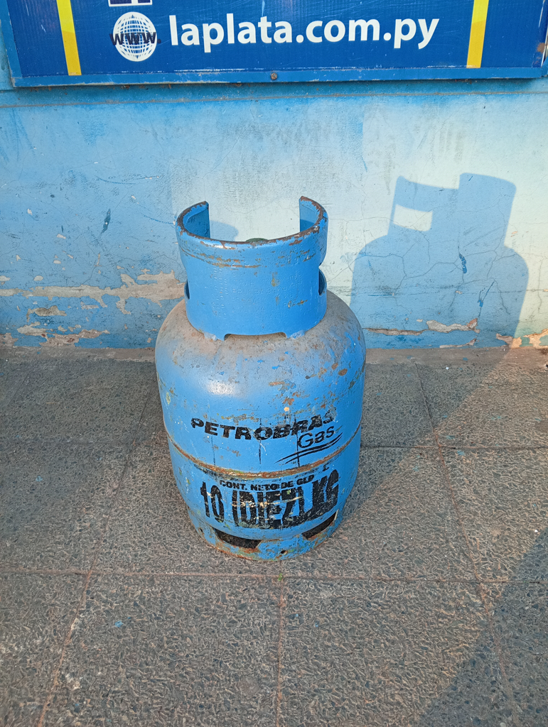 Garrafa Cap 10 Kg. Marca Petrobras Usado En Buen Estado Color Azul Acc No Tiene