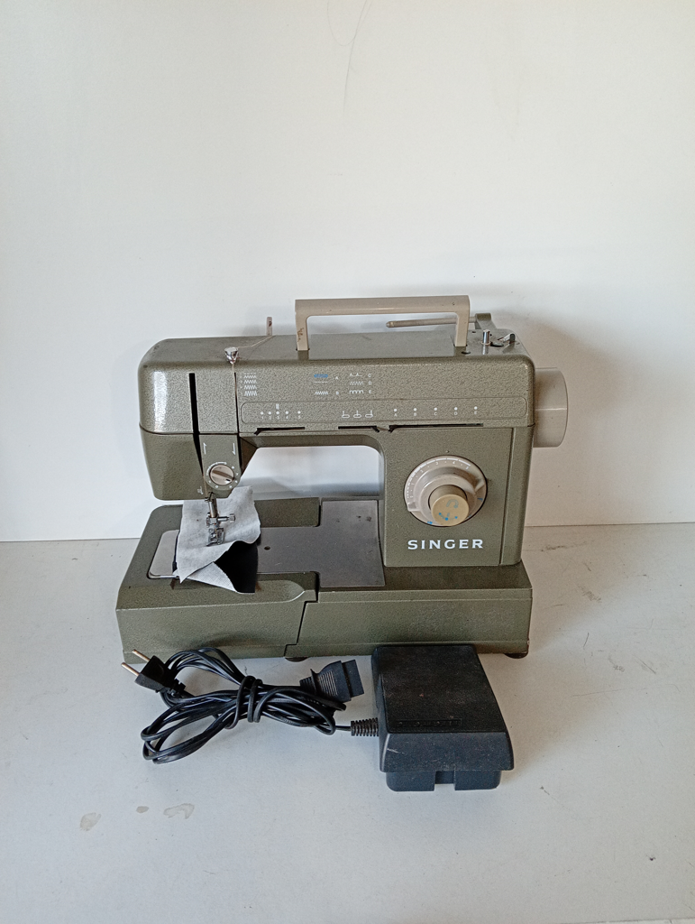 Maquina De Coser Familiar Marca Singer Modelo Hd105c Usado En Buen Estado Acc Pedal Porta Hila
