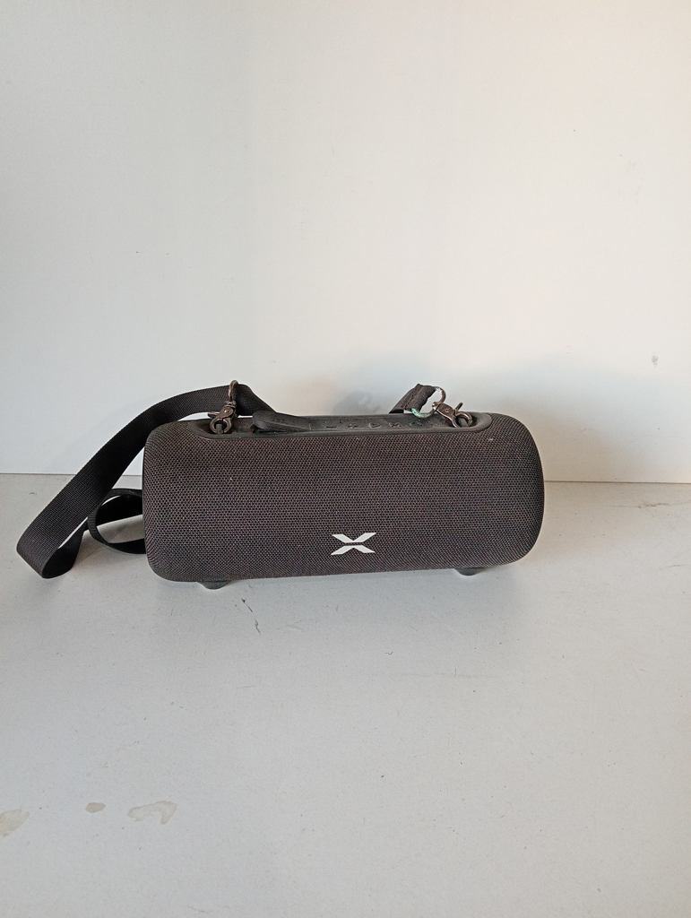 Parlante Portatil Marca Xion Modelo Xi-Xt6 Usado En Buen Estado Con No Tiene Acc Correo